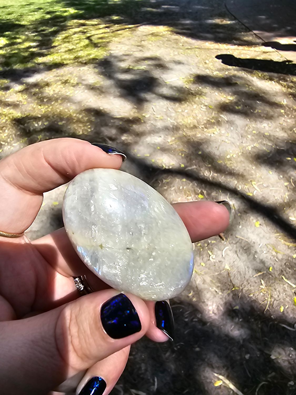 Moonstone palm stone