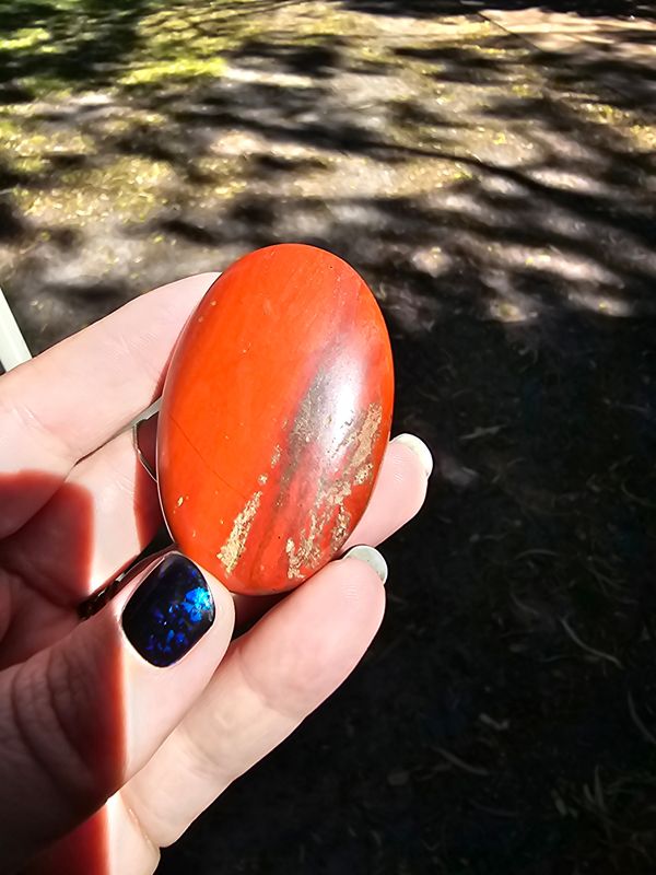 Red jasper palm stone