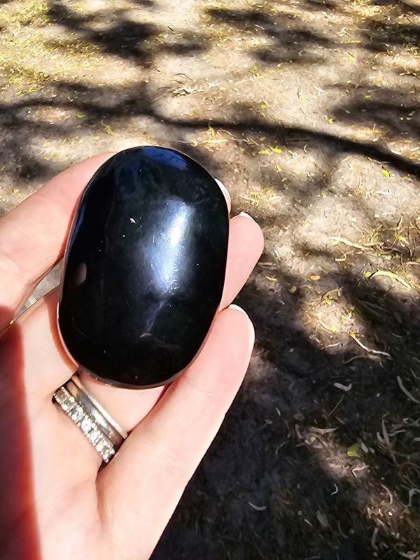 Obsidian palm stone