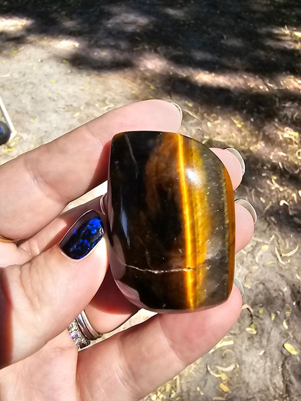 Tiger eye palm stone