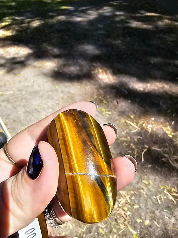 Tiger eye palm stone