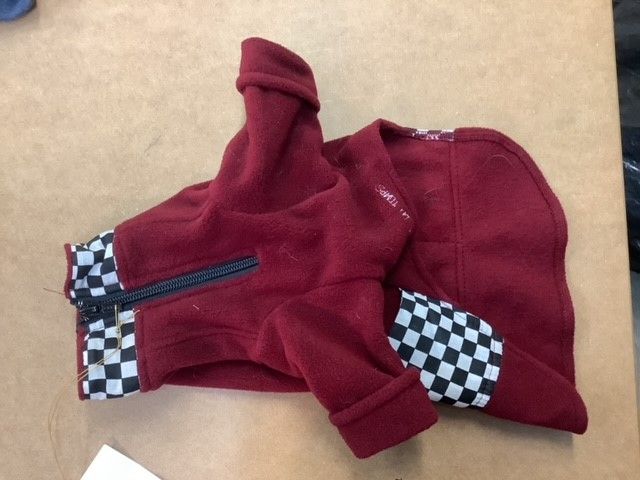 Polar rouge avec fermeture éclair / Red Polar with zipper