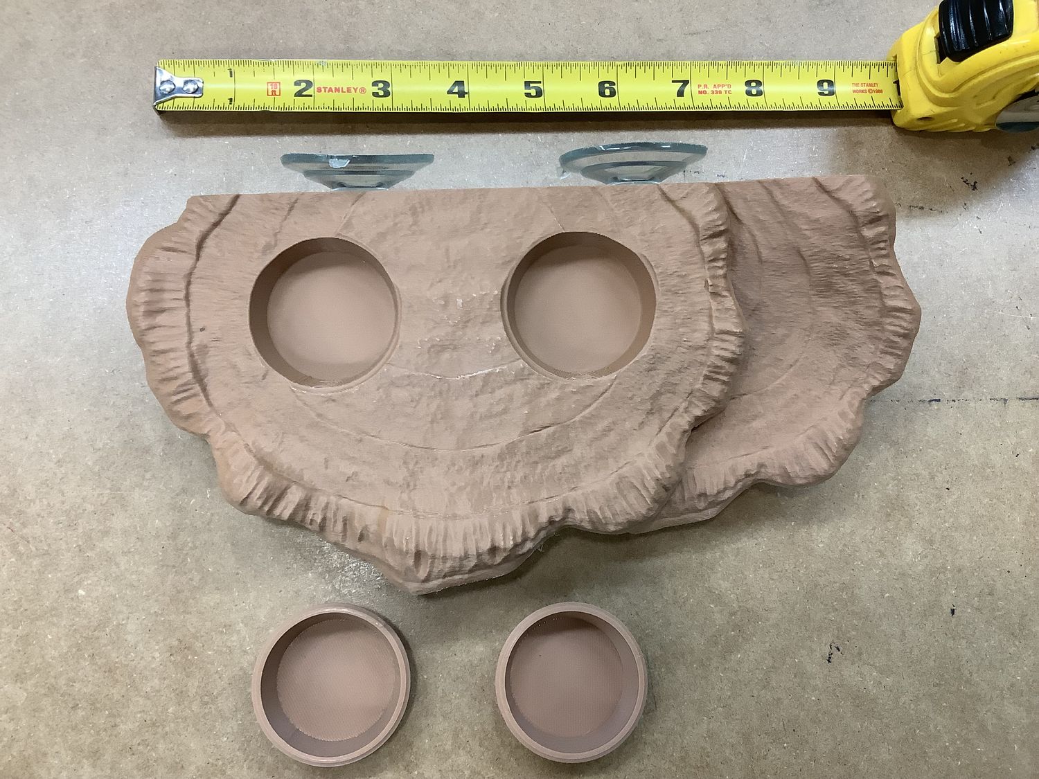 Plateforme à ventouse avec contenants doubles.