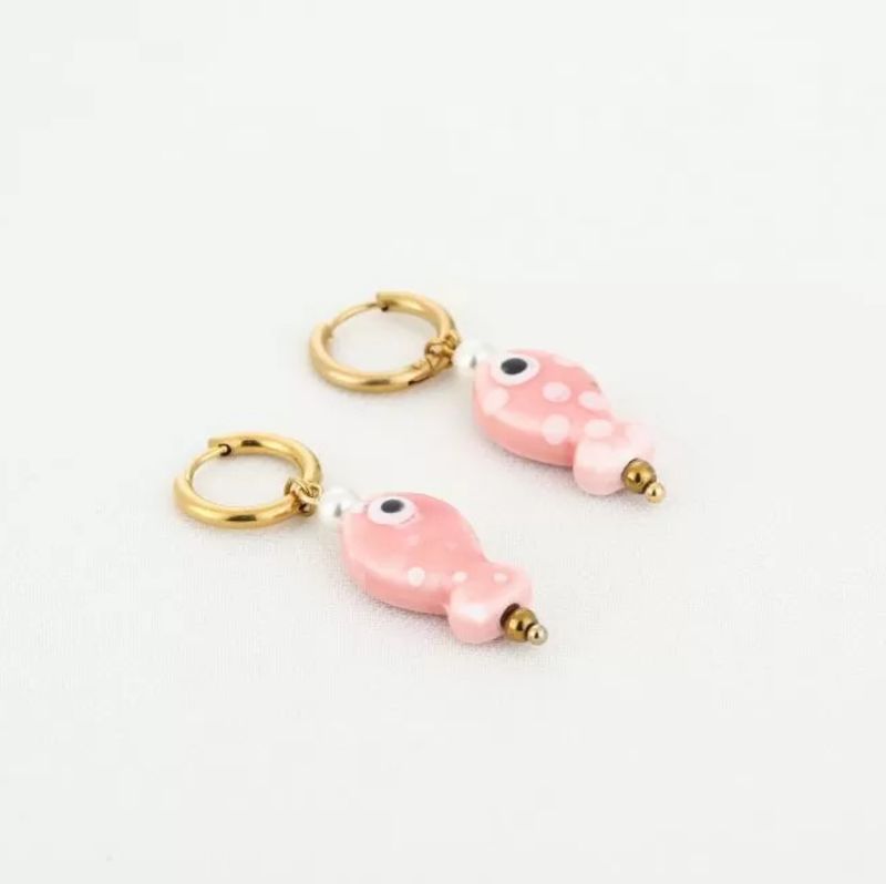 gouden oorring met visje, stainless steel, kleurvast en waterproof