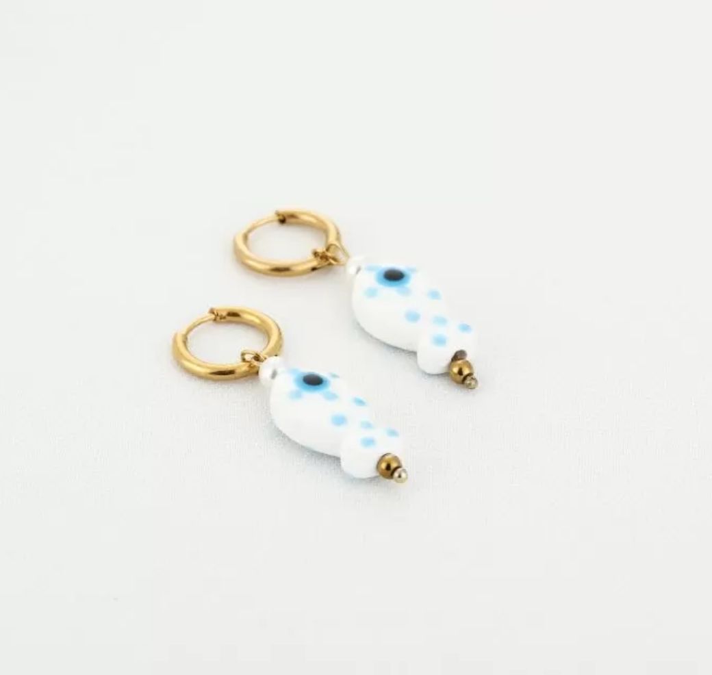 gouden oorring met visje, stainless steel, kleurvast en waterproof