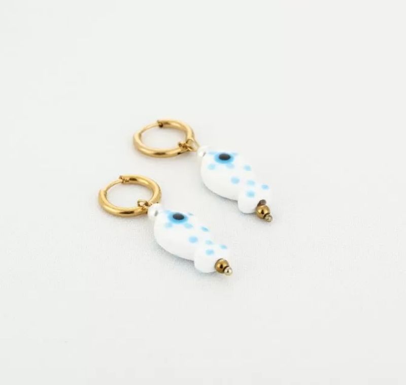 gouden oorring met visje, stainless steel, kleurvast en waterproof