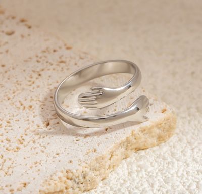Ring | Edgy Hug | Zilver | One size | Stainless steel
