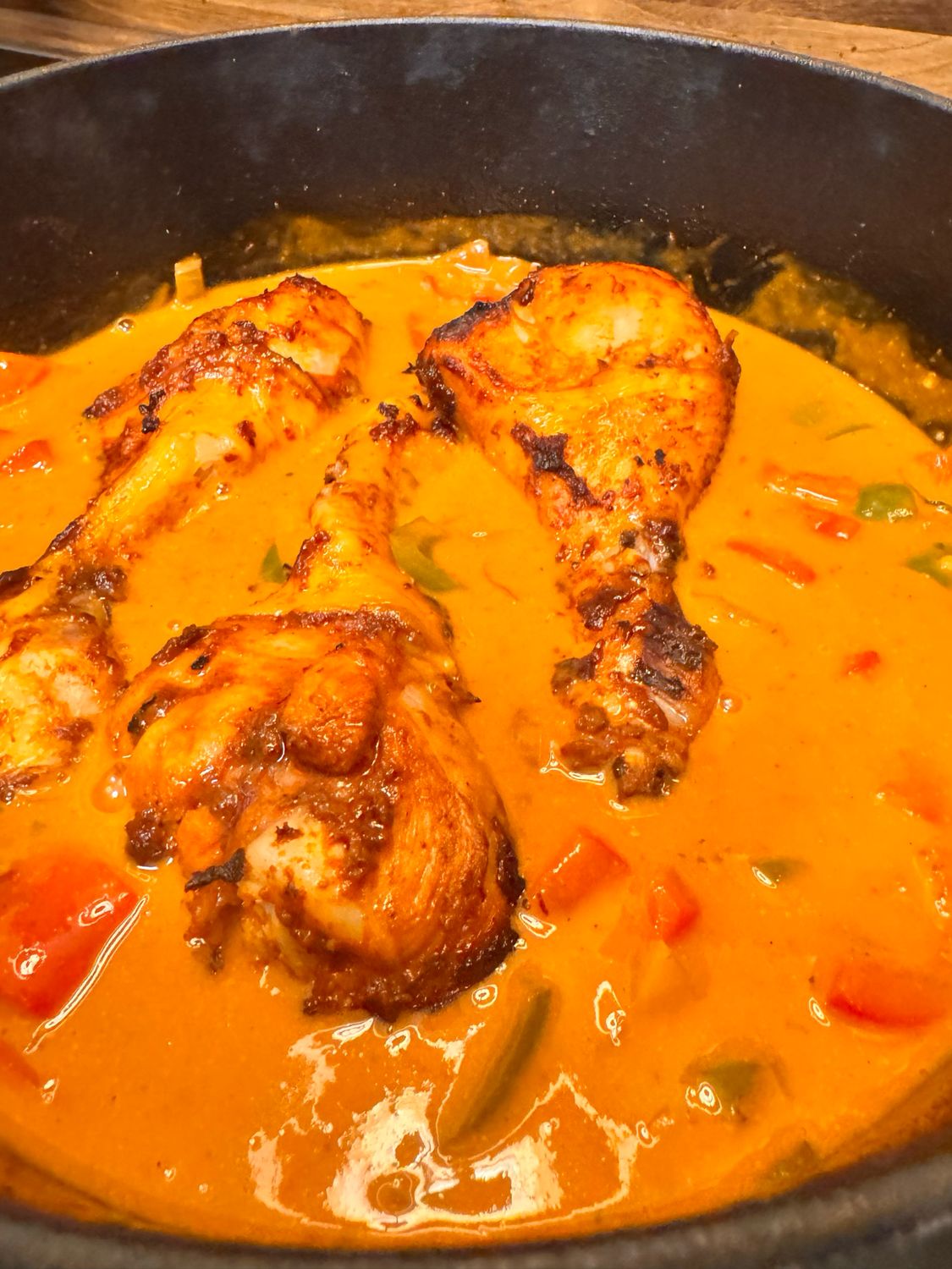 Hähnchenunterkeulen mit Paprikasoße ab 2,5kg