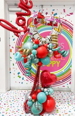 Love me pedestal Balloon Bouquet