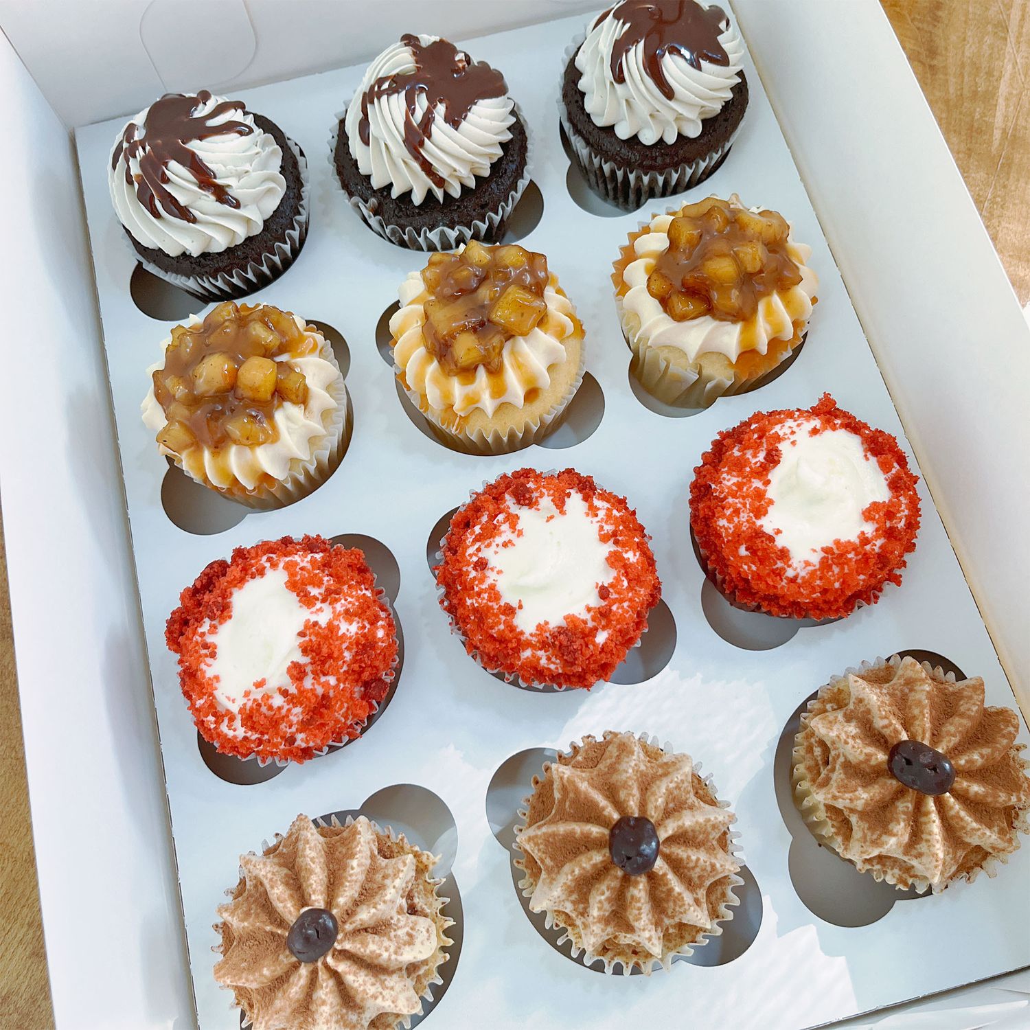 Mingle Match (custom holiday cupcakes)