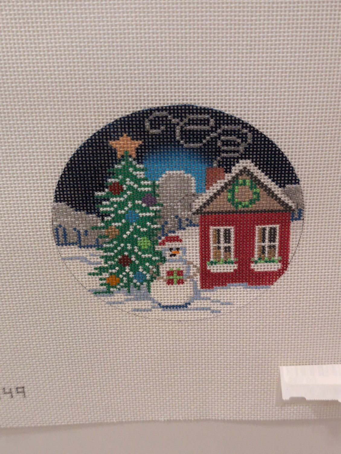 Snowman with Tree and House Round (X449)