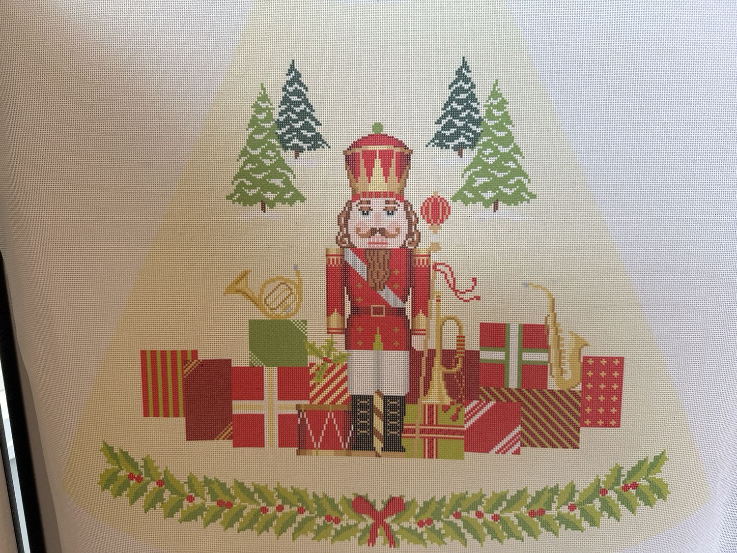 Red Nutcracker Tree Skirt (NTG132)