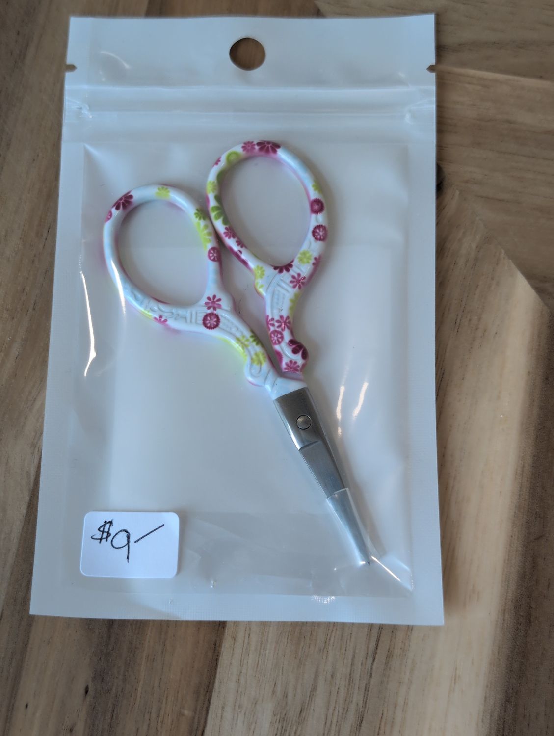 White/Pink 3.6&quot; Embroidery Scissors