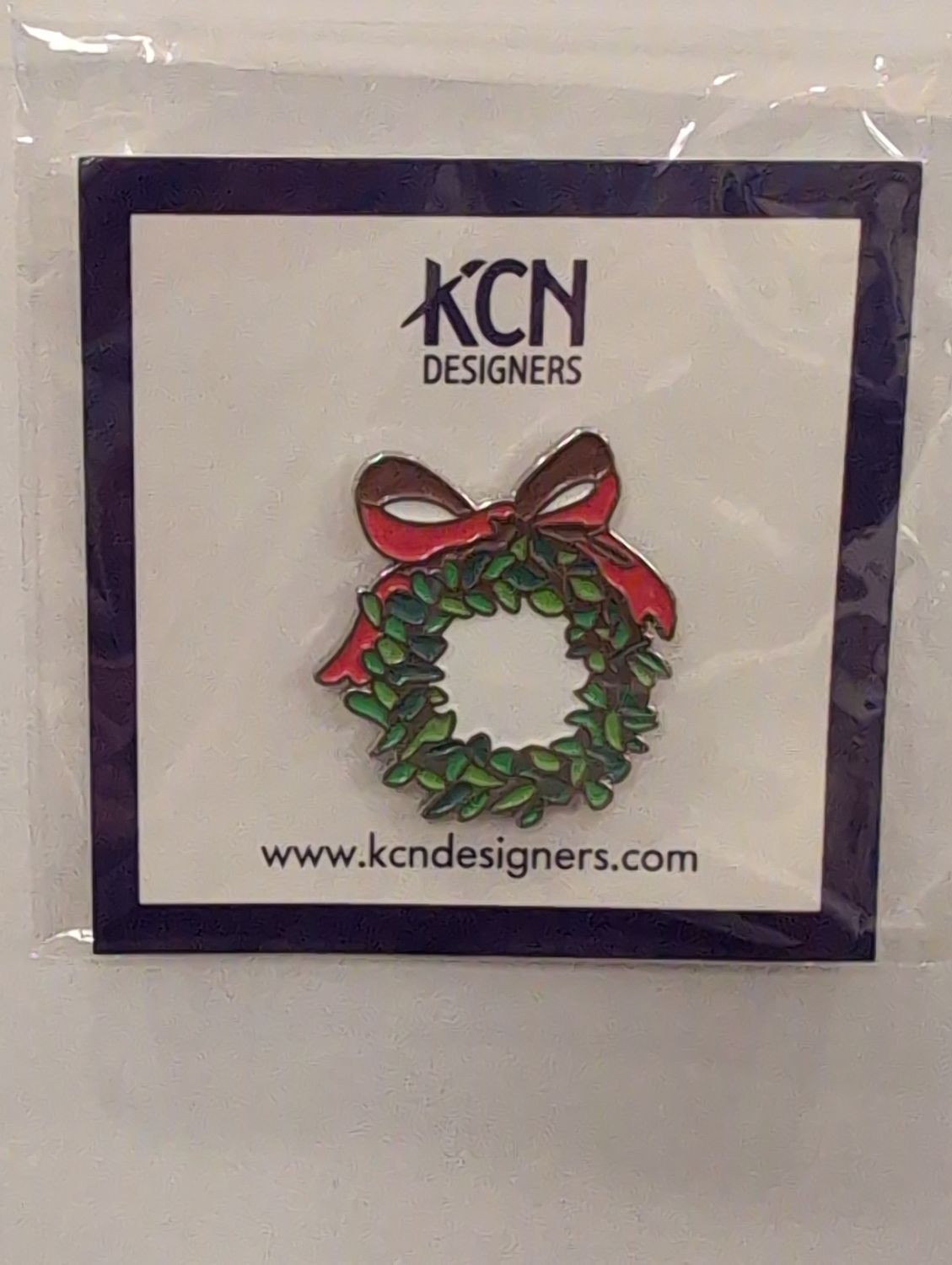 Wreath with Red Bow Needle Minder