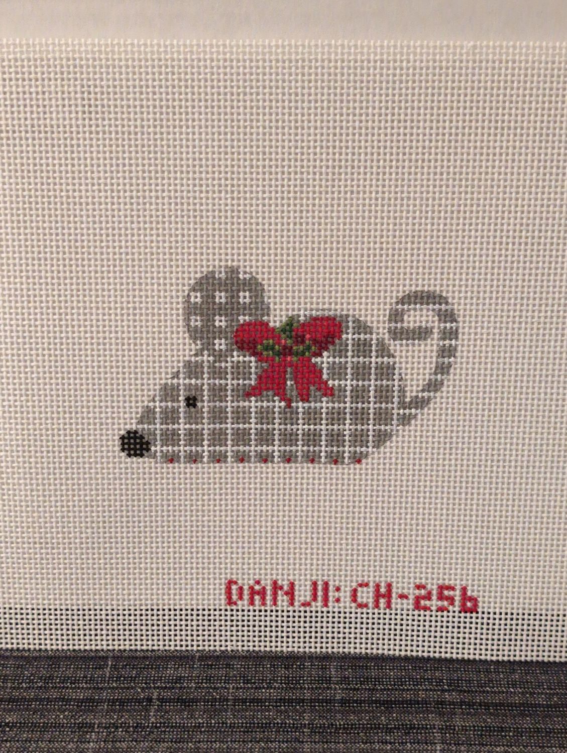 Silver Checkered Mouse on 13M