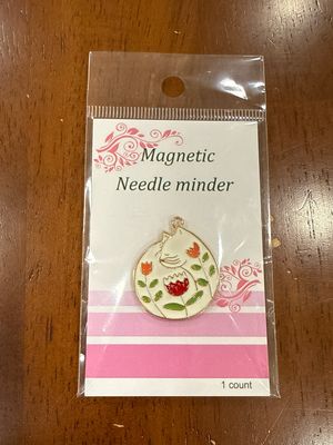 Cat with Flowers Magnetic Needle Minder