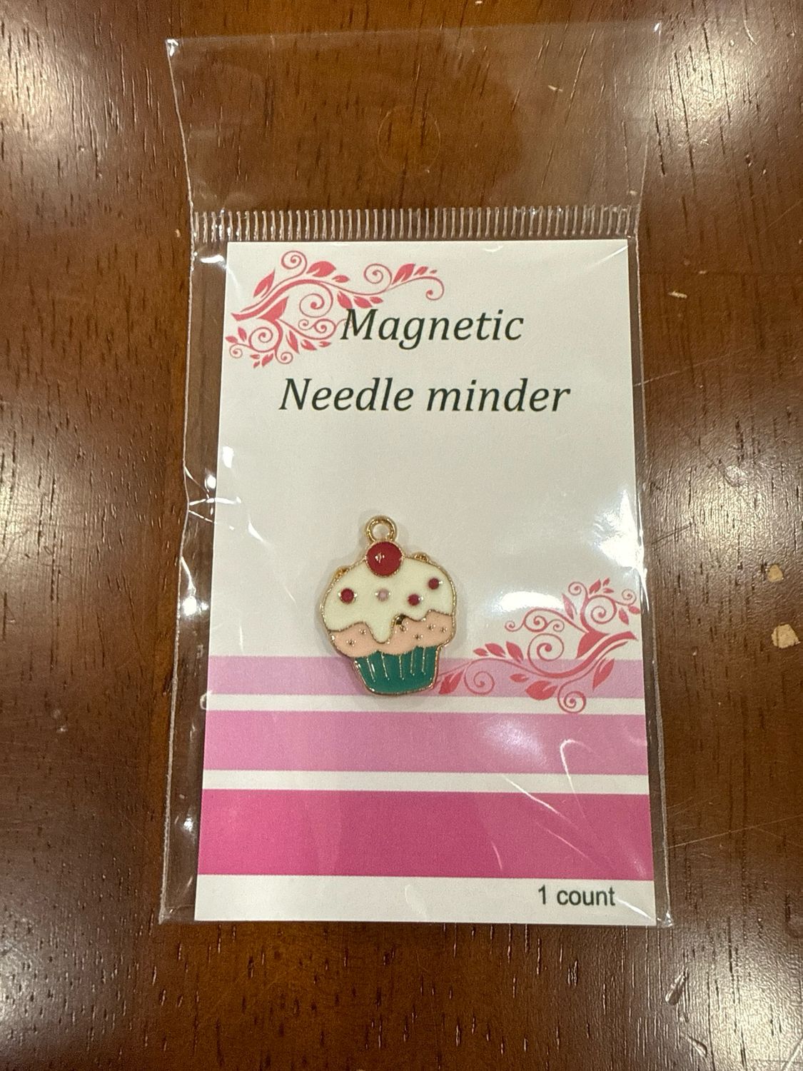 Cupcake Magnetic Needle Minder