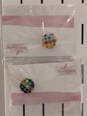 Multicolored Dots Needle Minder