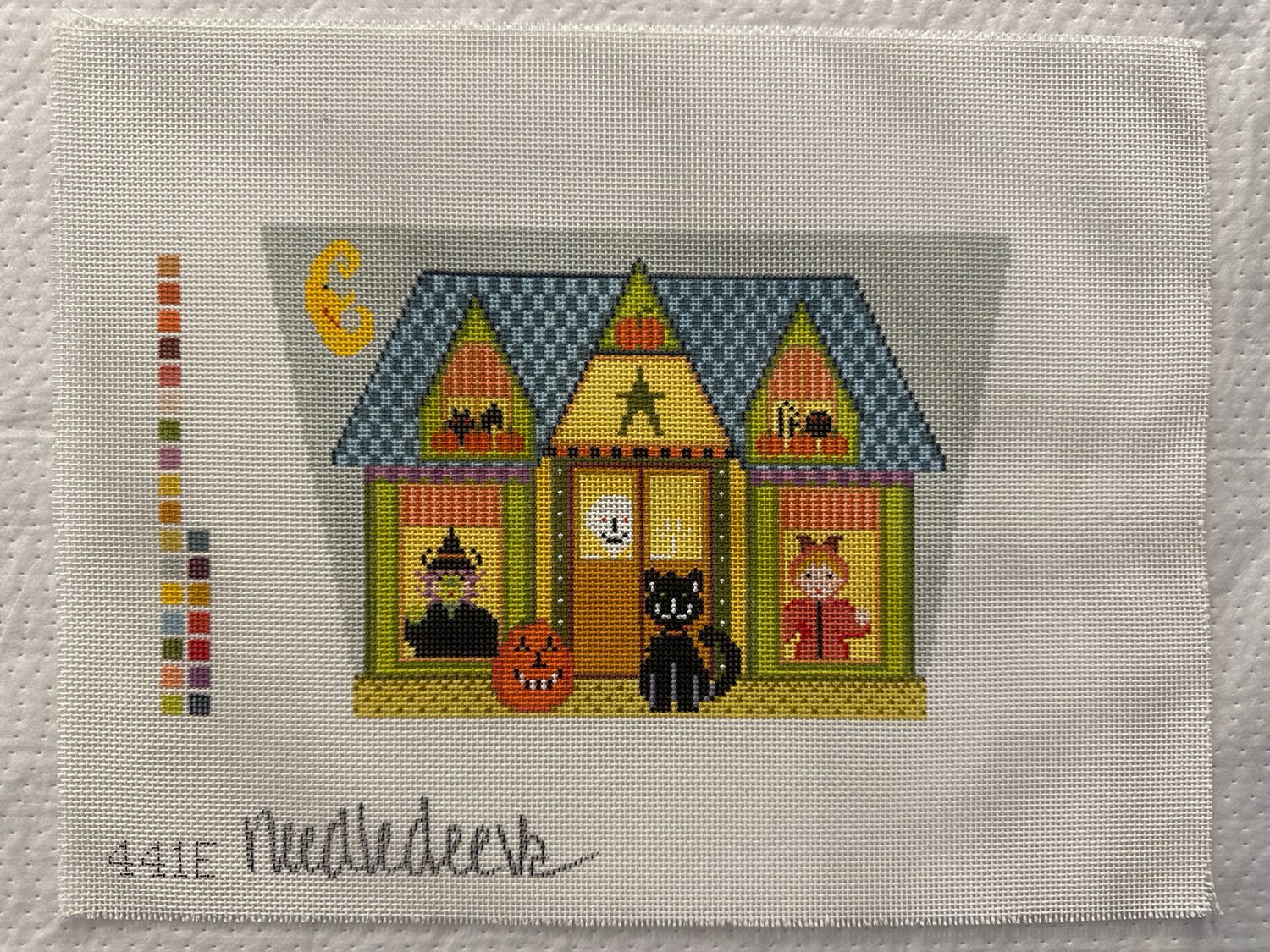 Halloween House Basket Front