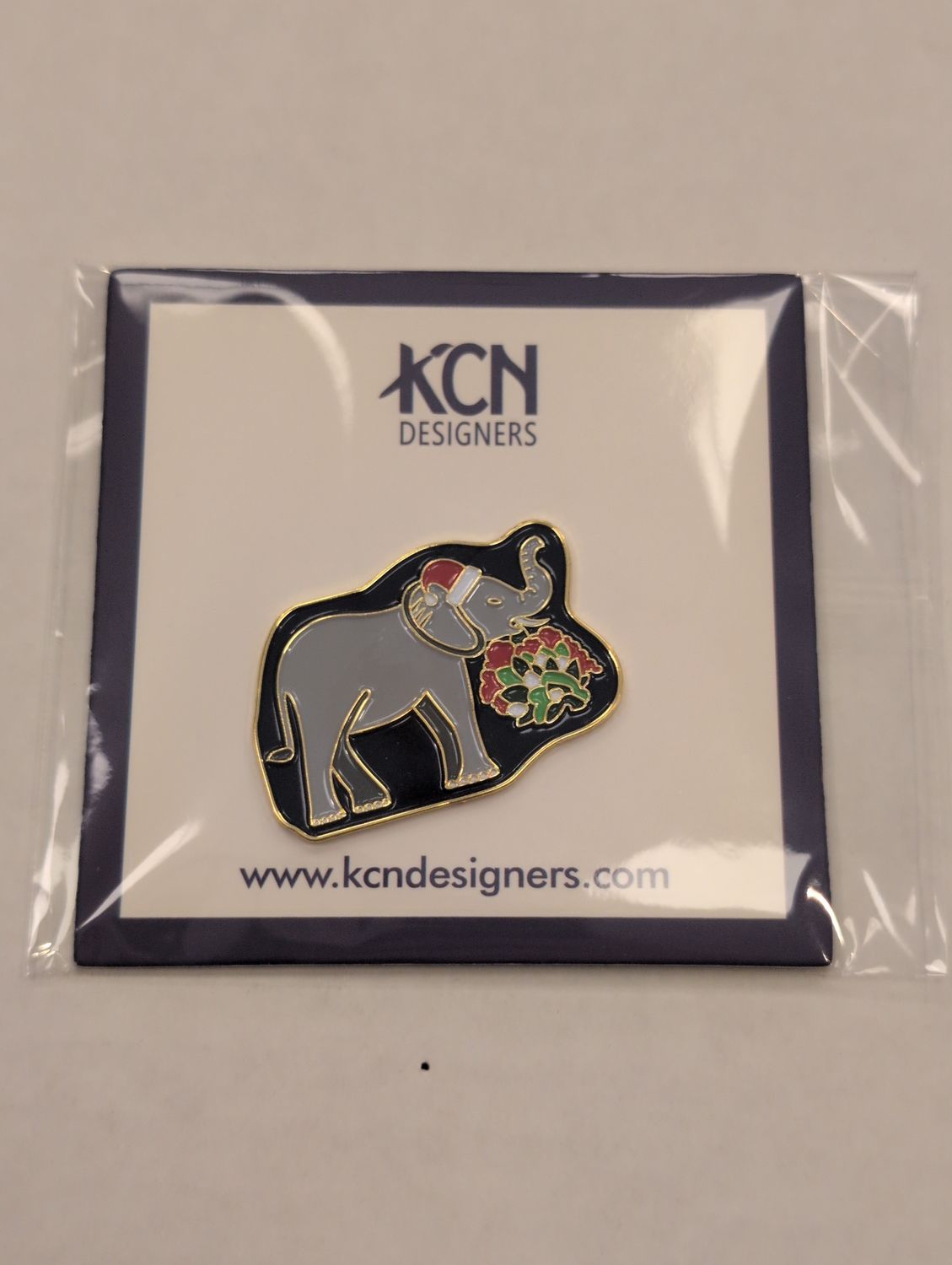 Holiday Elephant Needle Minder