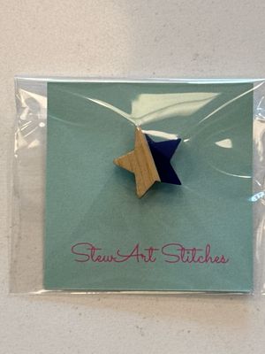Blue Wood/Resin Star Needle Minder from StewArt Stitches