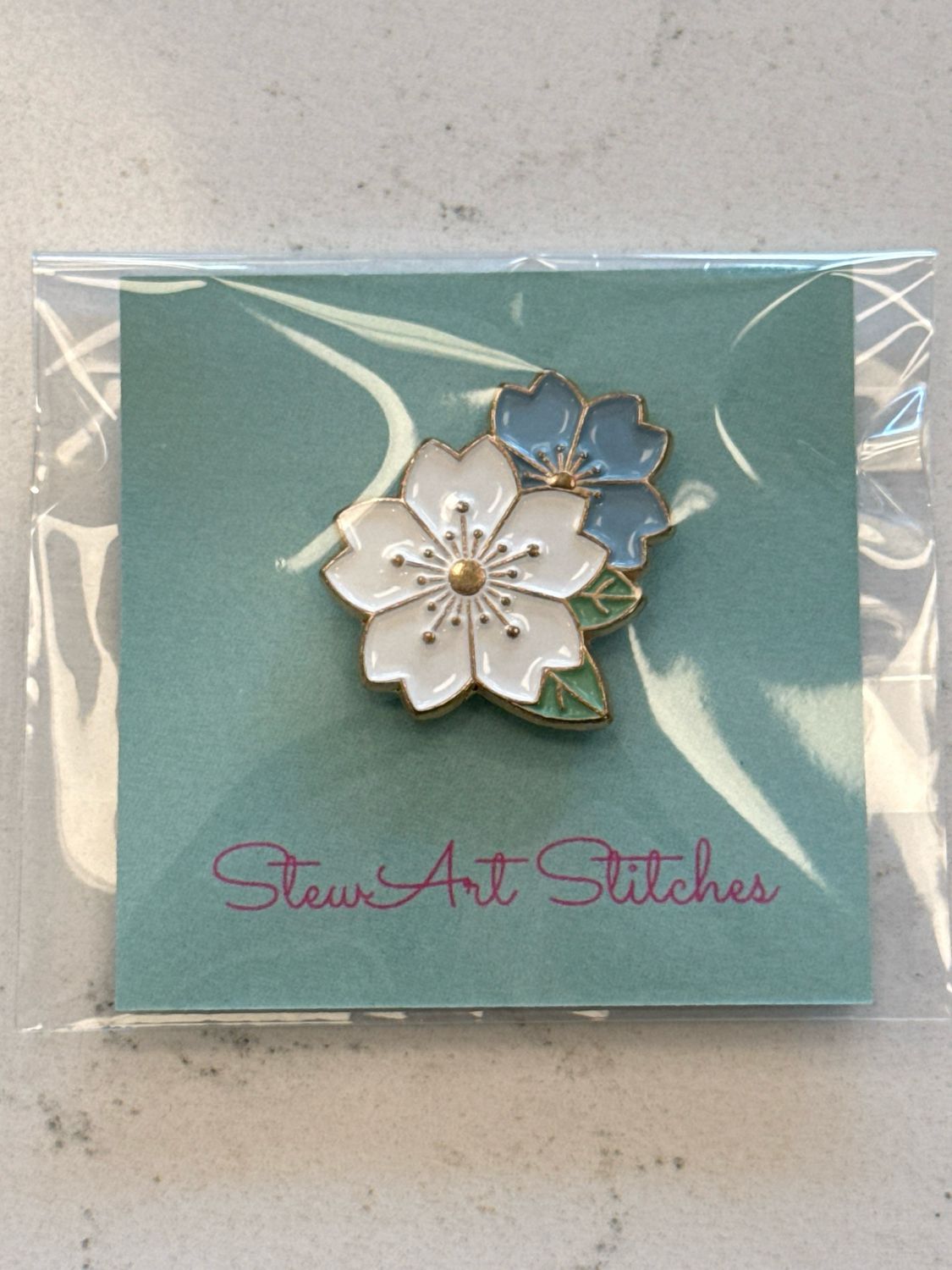Small White &amp; Blue Flowers Needle Minder from StewArt Stitches