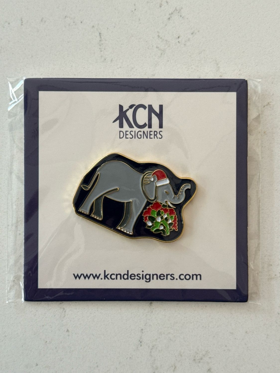 Holiday Elephant Needle Minder