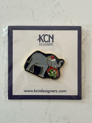 Holiday Elephant Needle Minder