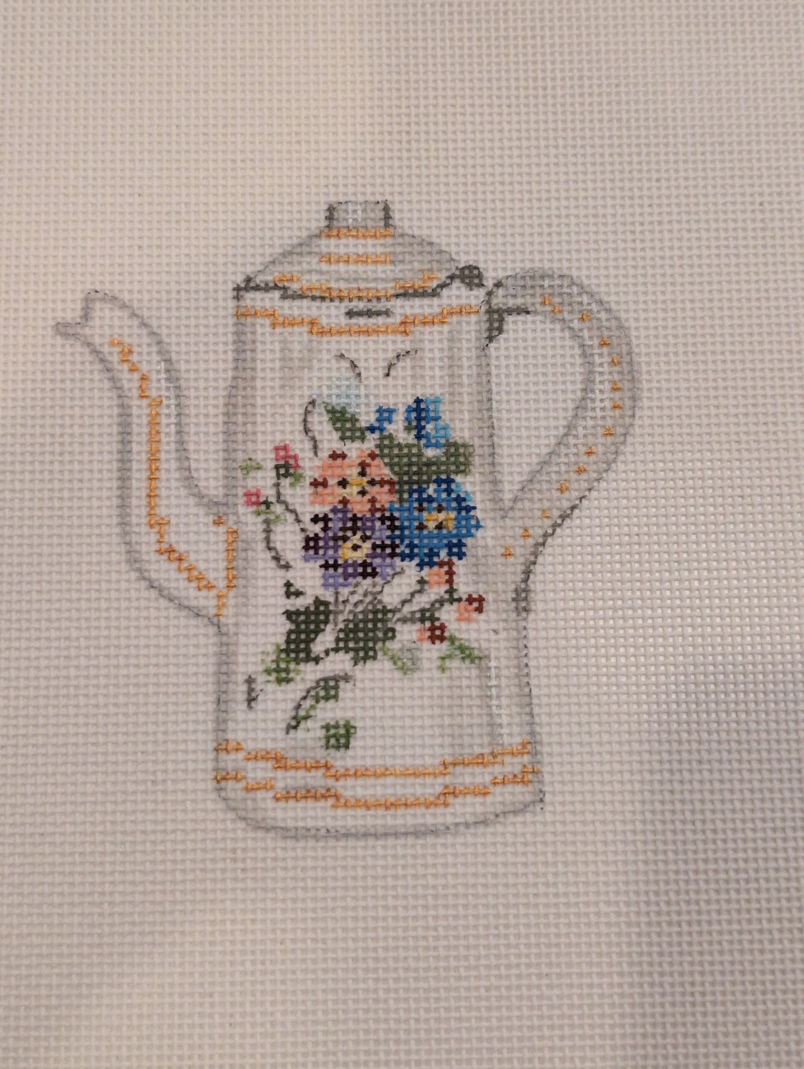 White &amp; Gold Kettle