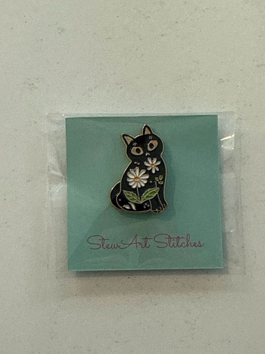Daisy Cat Needle Minder from StewArt Stitches