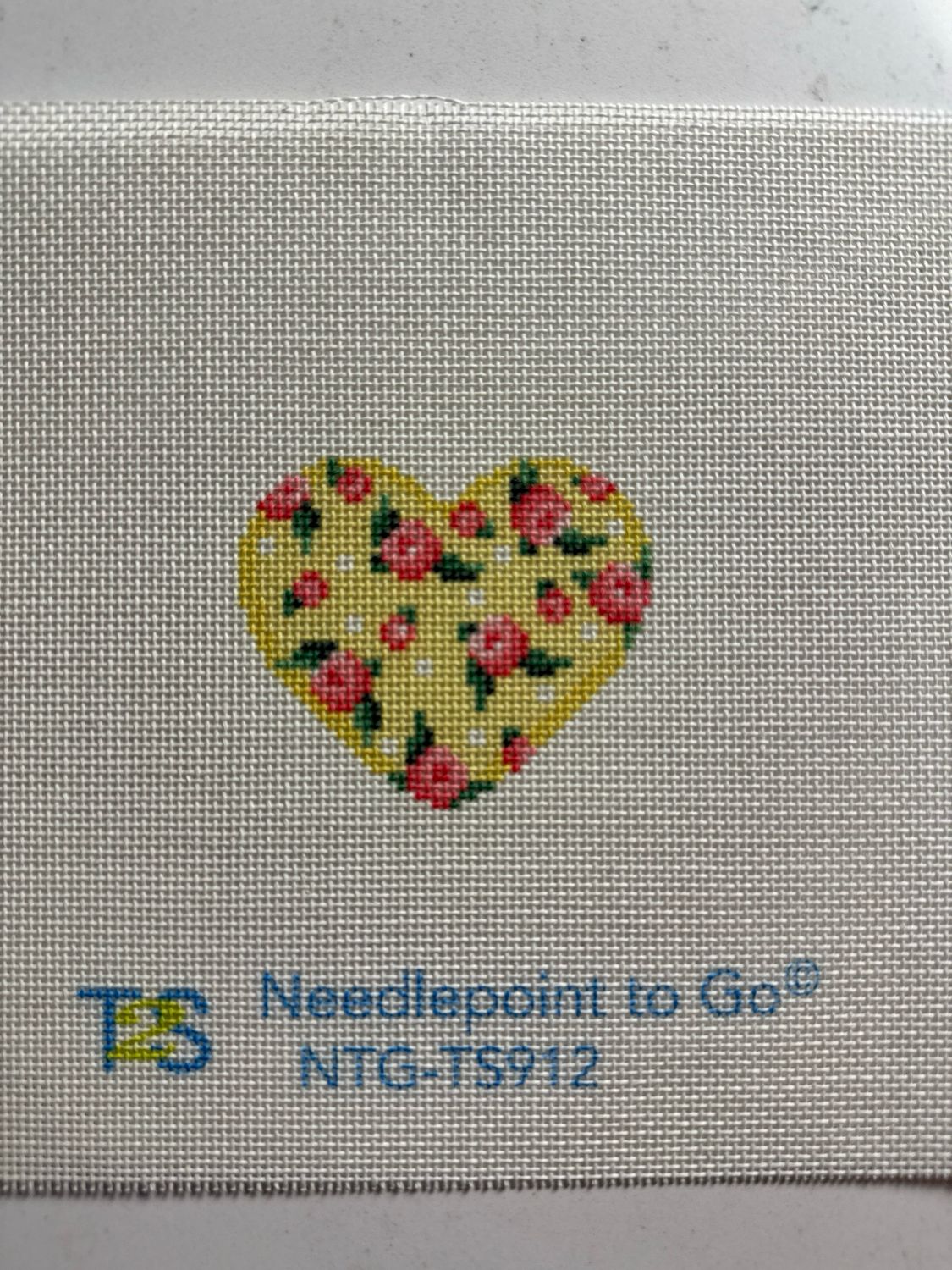 Scattered Roses on Yellow Mini Heart