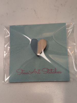 Blue Heart Resin Needleminder from StewArt Stitches