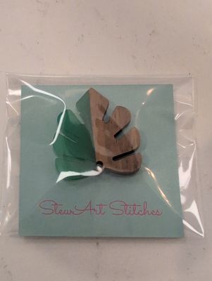 Leaf Green Resin Needleminder from StewArt Stitches