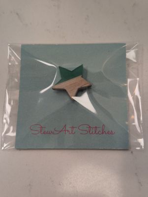 Green Star Resin Needleminder from StewArt Stitches