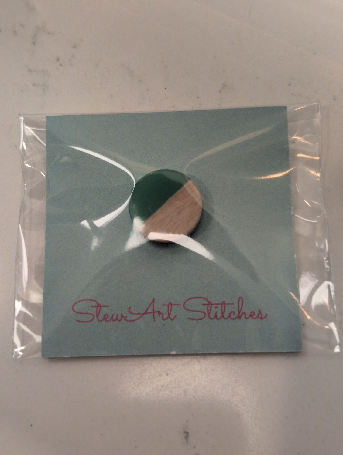 Green Round Resin Needleminder from StewArt Stitches