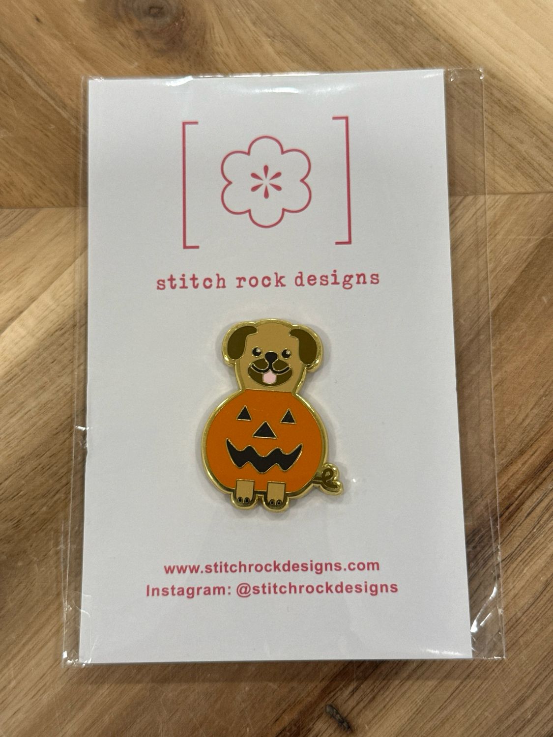 Pug in a Pumpkin Needle Minder