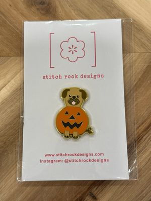 Pug in a Pumpkin Needle Minder