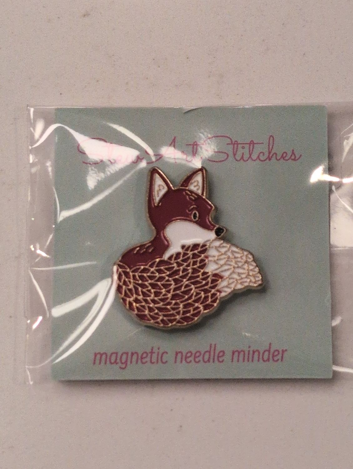 Fox Magnetic Enamel Needle Minder