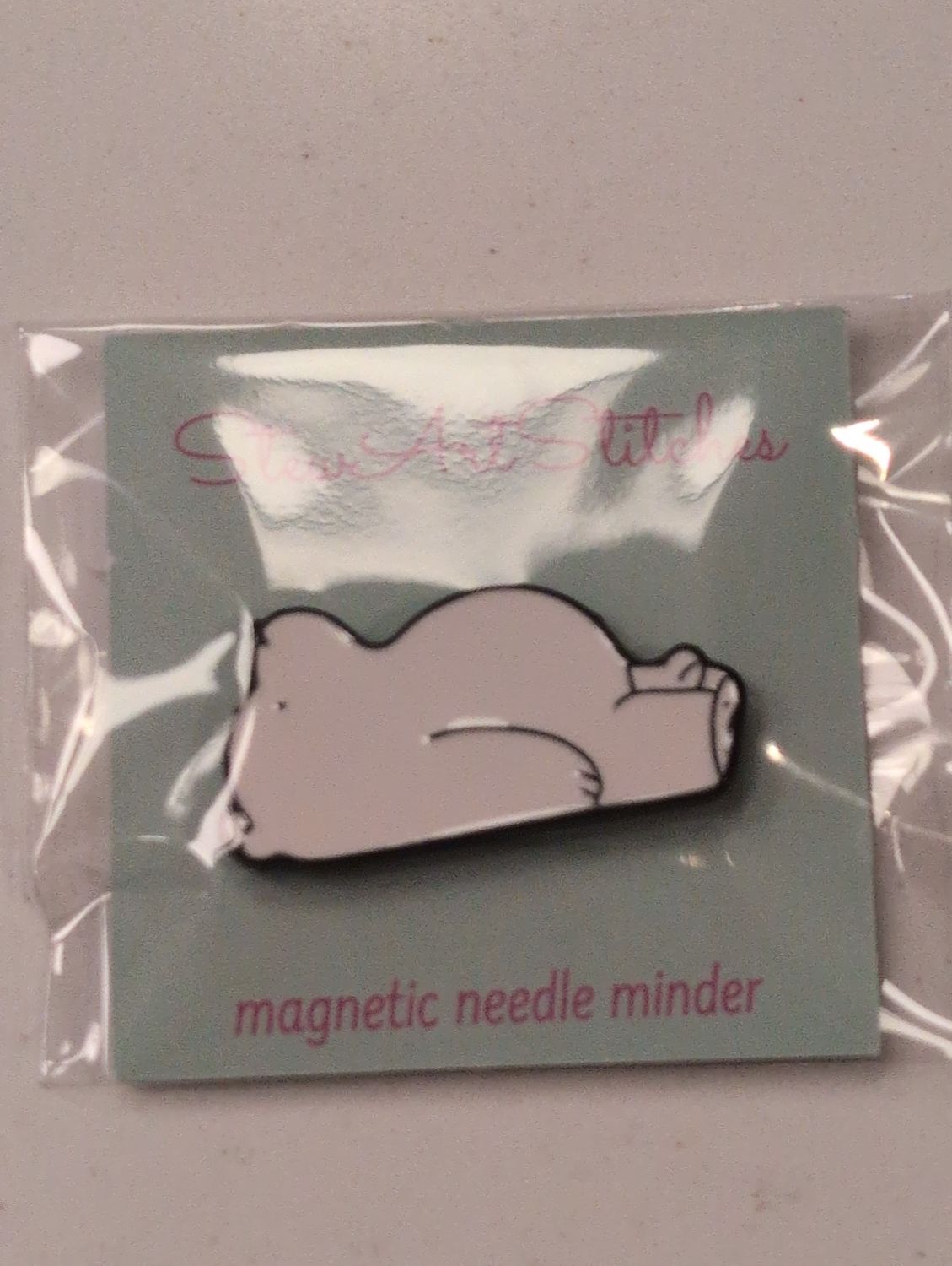 Polar Bear Enamel Needle Minder