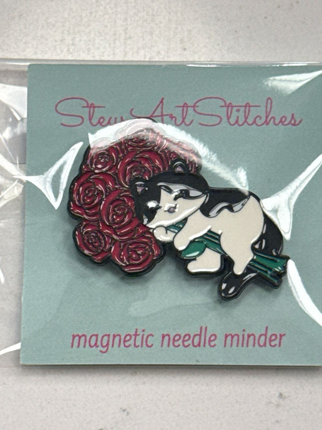 Cat With Roses Magnetic Enamel Needle Minder