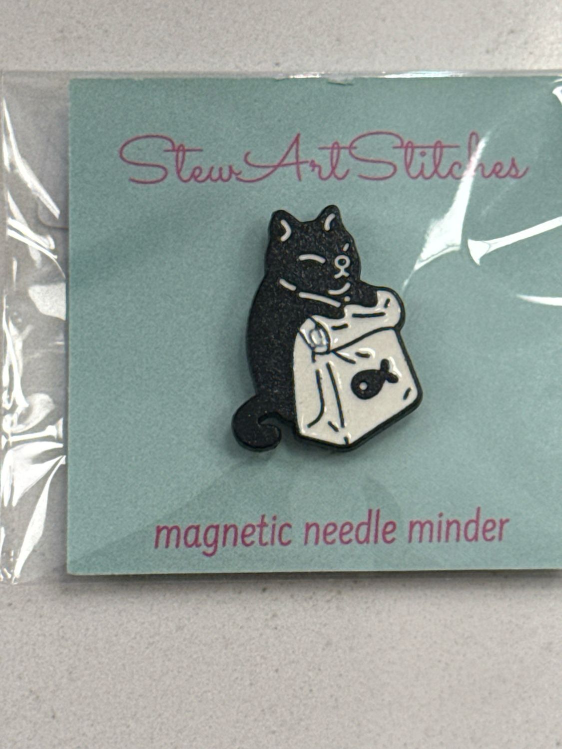 Black Cat Enamel Needle Minder