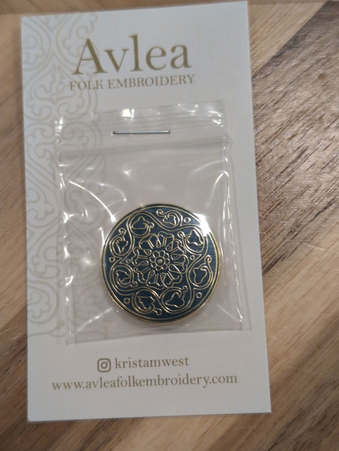 Arcadian Rose Needle Minder