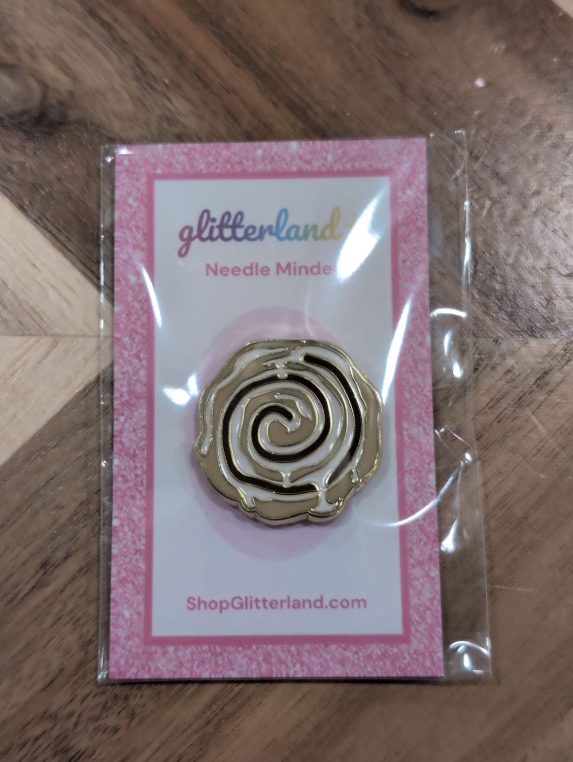 Glitterland Cinnamon Roll Needle Minder