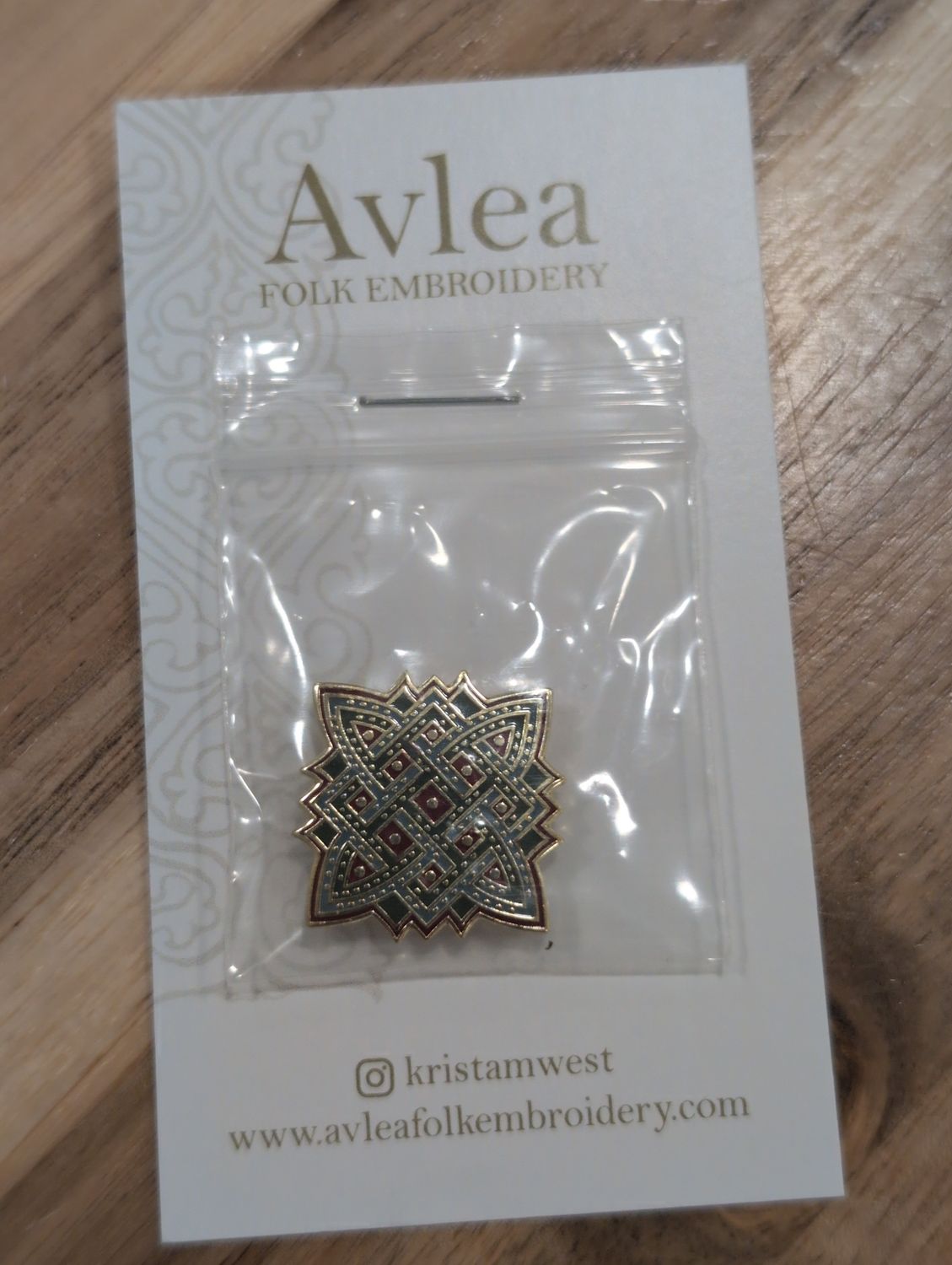 Knotwork Needle Minder