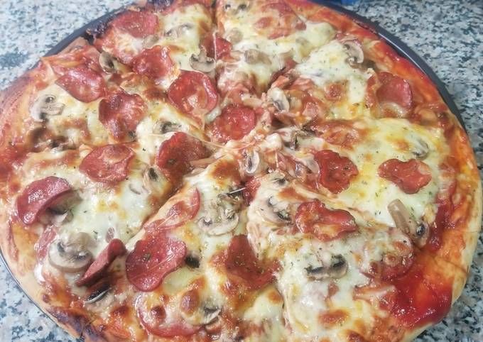 PIZZA PEPERONI O JAMON