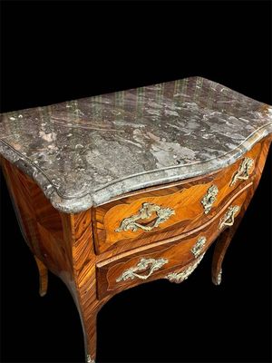 Petite Commode Sauteuse Epoque Louis XV Petite Commode Sauteuse Epoque Louis XV
