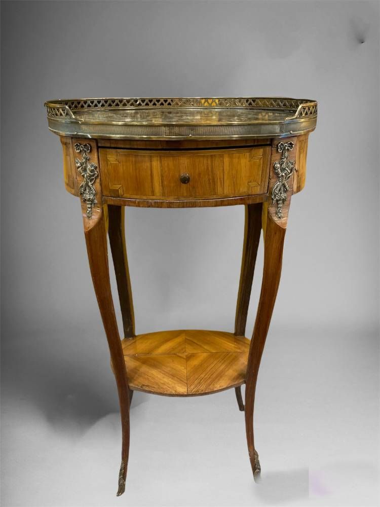 Table Rognon En Acajou. Style Louis XVI