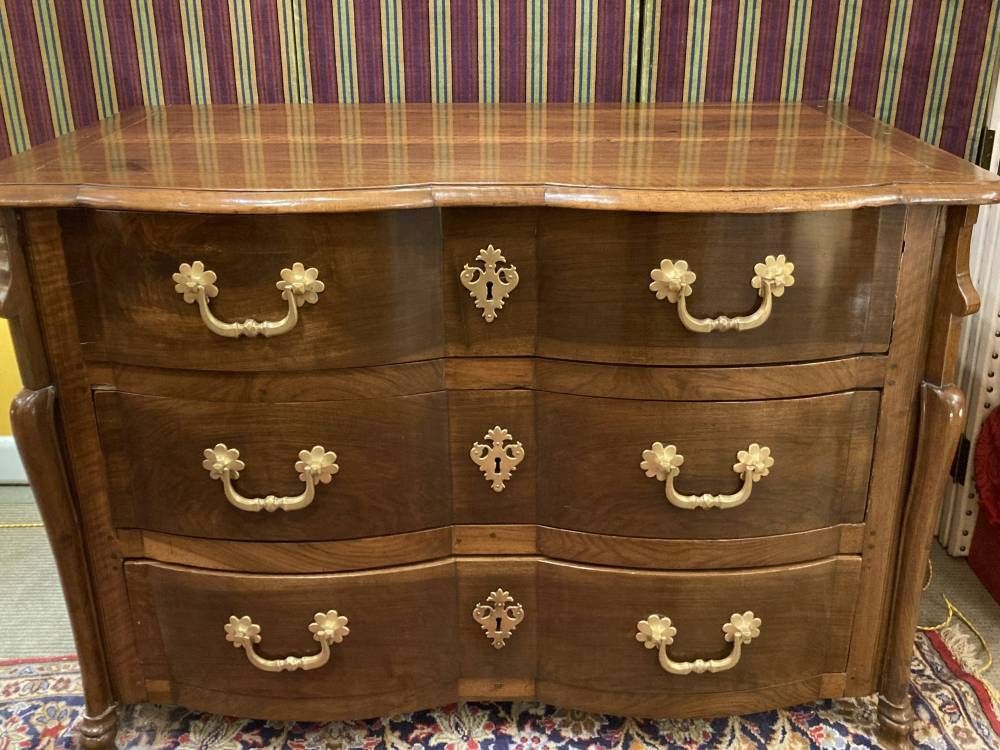 Commode Arbalète En Noyer, Style XVIIIè
