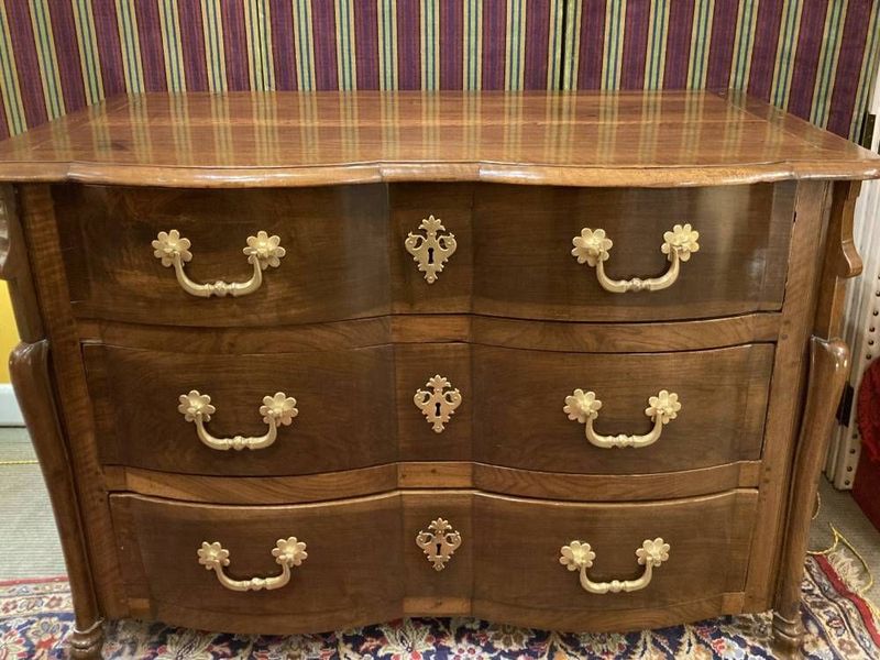 Commode Arbalète En Noyer, Style XVIIIè