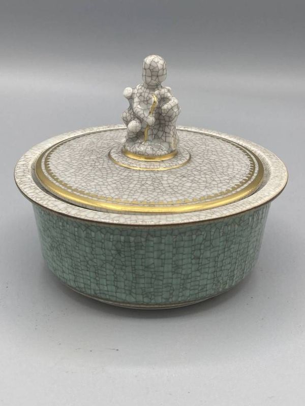 Boite Art Déco En Porcelaine De Royal Copenhague.